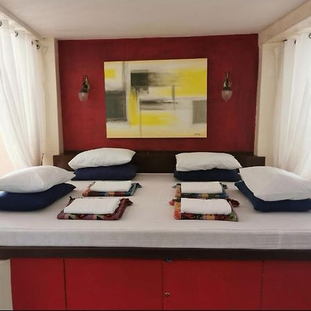 Casa Conchita Bed & Breakfast Taal Luaran gambar